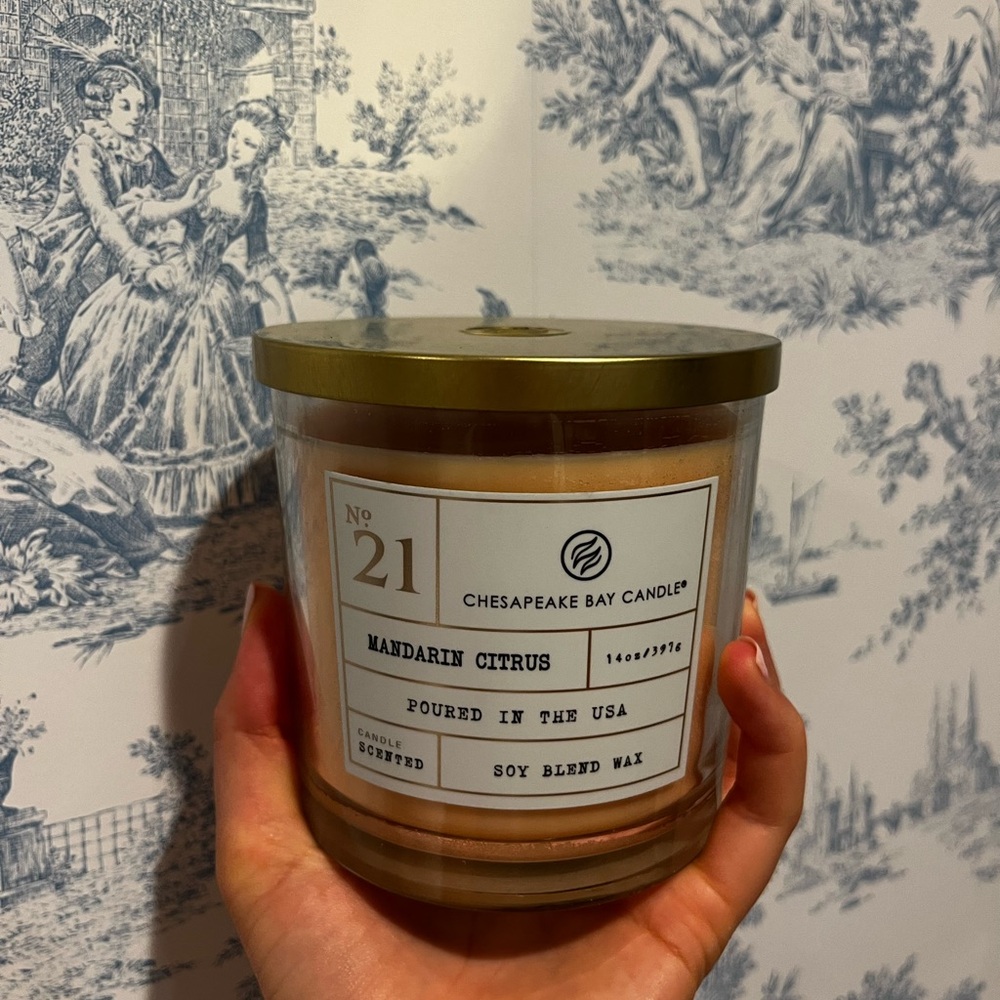 Chesapeake Bay Mandarin Citrus Candle with Gold Lid